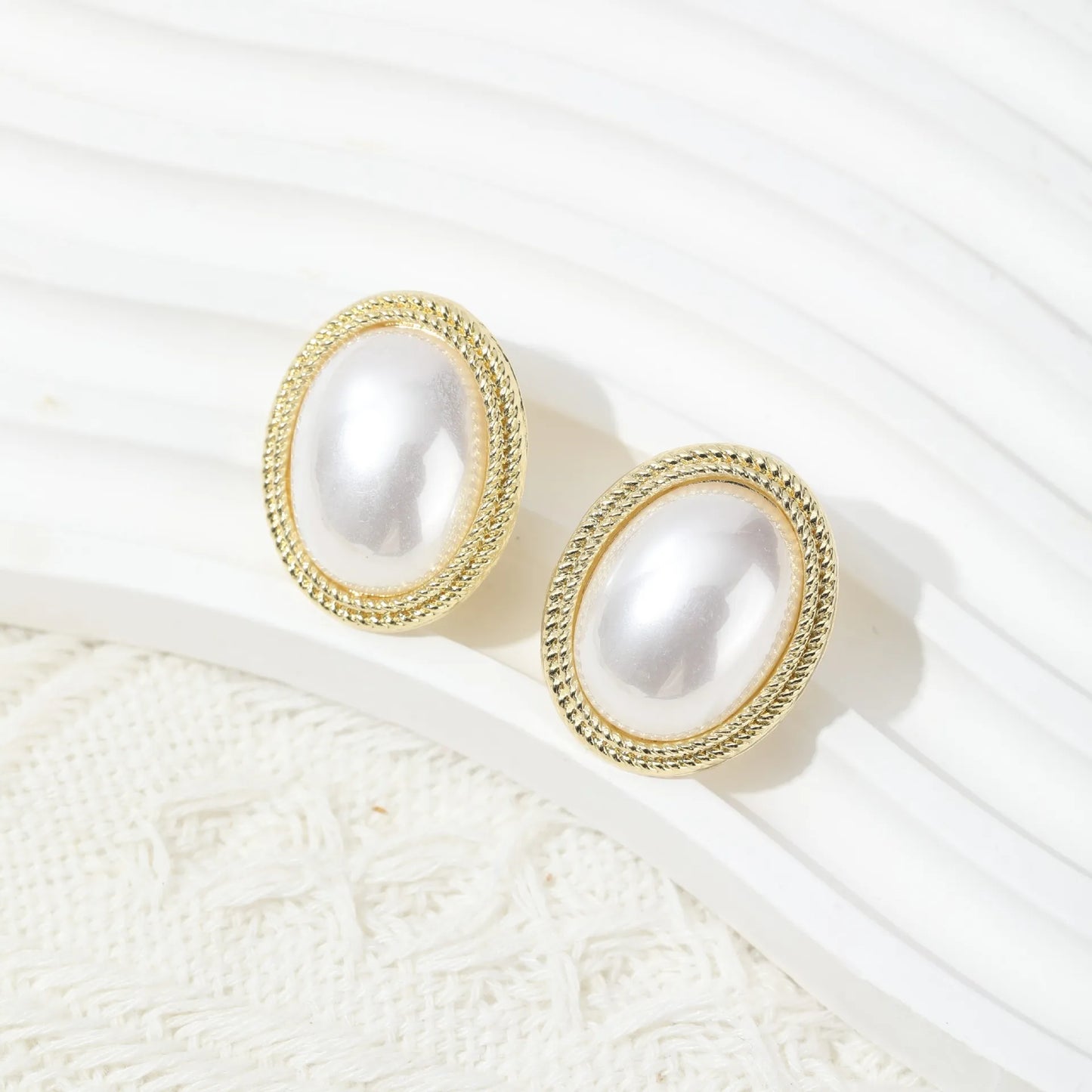 Fashion Pearl Stud Earrings Female Baroque Trendy Retro Gold Color Oval Simulated Pearl Earrings for Women Wedding Jewelry Gift