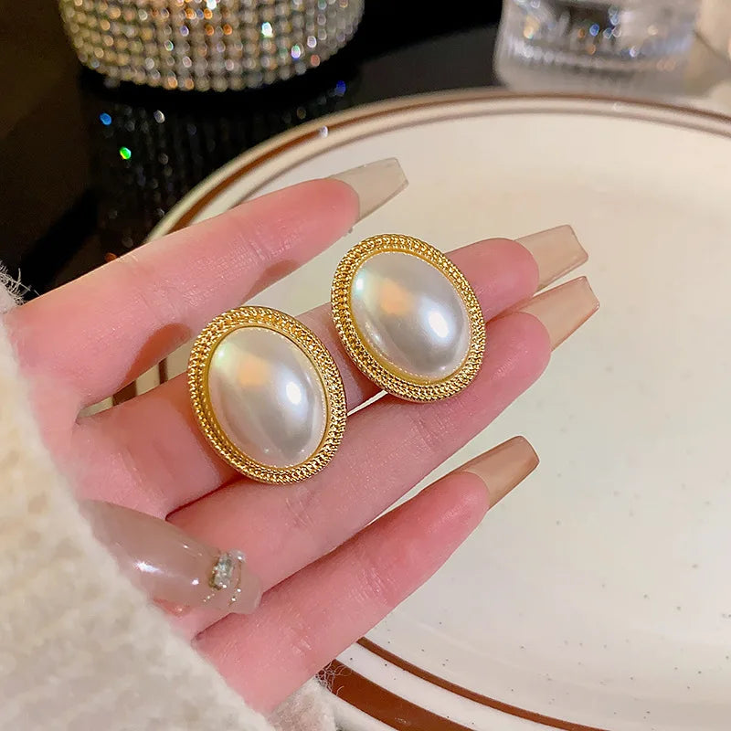 Fashion Pearl Stud Earrings Female Baroque Trendy Retro Gold Color Oval Simulated Pearl Earrings for Women Wedding Jewelry Gift